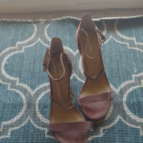 !!!!! SOLD!!!!!!!Michael kors Studded heel - Picture 2 of 4